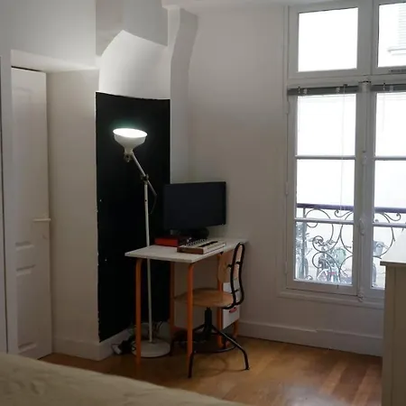 Au Coeur Du Marais Donnant Sur Cour *
