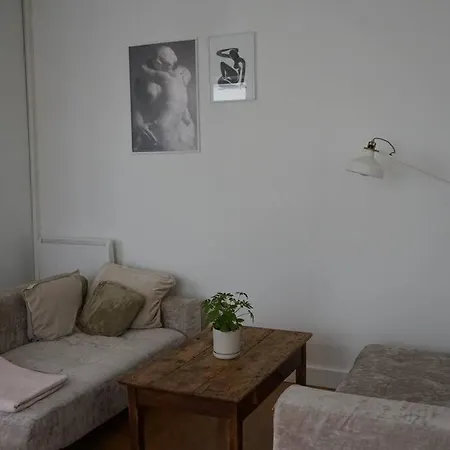 Au Coeur Du Marais Donnant Sur Cour