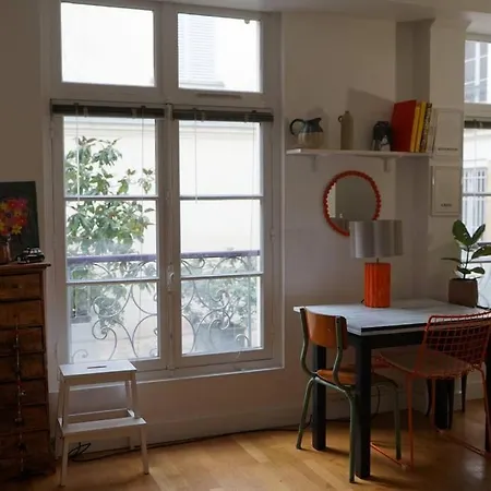 Appartamento Au Coeur Du Marais Donnant Sur Cour Parigi